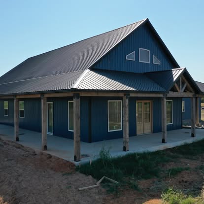 Steel-frame barndo, full porch